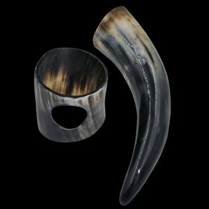 Corne de buffle authentique de qualité supérieure, corne à boire en corne de buffle avec support, corne de buffle naturelle fabriquée sur mesure - Product Image 1