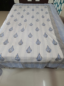 Cubrecama Estampado Floral con Aves, Estilo Bohemio, Moderno, para Todas las Estaciones, de Algodón, Patchwork, Hecho a Mano en Rajasthan, Blanco y Azul, para el Hogar - Product Image 1