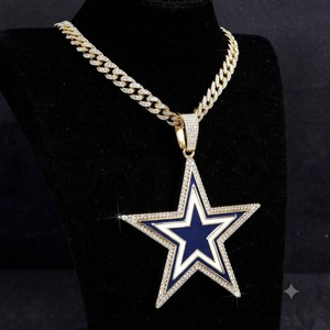 Collier pendentif étoile en alliage plaqué or avec cristaux de strass, style hip-hop, bijoux de mode pour hommes - Product Image 1