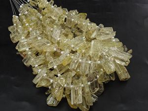 Scapolite Naturelle Polie Brute en Bâtonnet, Pierre de Guérison Cristalline Jaune, Pierre Brute Non Taillée, 12 Pouces, 10-20MM de Longueur, Vente en Gros - Product Image 3