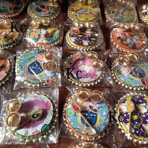 Juego de Thali para Pooja con Tema de Krishna, Hecho a Mano, con Diyas Decorativos, Plato Festivo Vibrante, Elegantes Adornos Kundan - Product Image 2