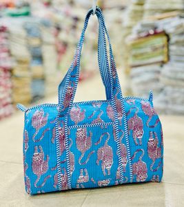 Quilted Cotton Duffel Handbag Floral Pattern Zipper Shoulder Travel Bag Lightweight Carryall for Shopping - Product Image 1