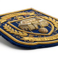 Écusson brodé main vintage personnalisé pour club de football, avec fil doré, à coudre ou à attacher avec épingle de sûreté, style académie, marque privée