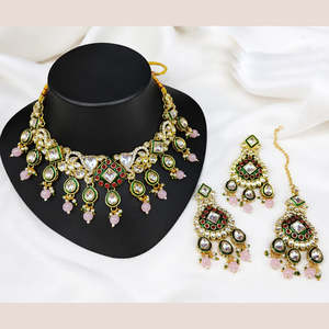 Juego de collar de imitación de perlas y cristales chapado en oro de 24 quilates con Maang Tikka - Product Image 3