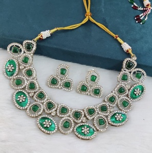Collar de Calidad Premium con Hermosos Pendientes, Diseño Único, Conjunto de Collar Tradicional Indio, Joyería Elegante y Clásica - Product Image 6