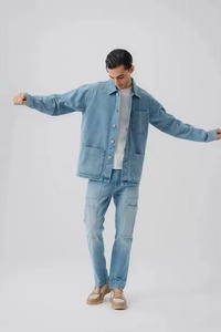 Blousons en jean pour hommes de haute qualité, couleur personnalisée, style urbain, antibactériens, coupe-vent, écologiques, avec logo sur le devant - Product Image 4