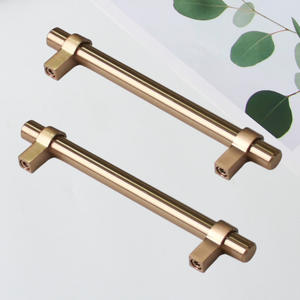 มือจับตู้เสื้อผ้าทองเหลืองร่วมสมัย มือจับตู้ห้องน้ำ อุปกรณ์ฮาร์ดแวร์ประตูเฟอร์นิเจอร์ รูปทรงสี่เหลี่ยมผืนผ้า ทนทาน เป็นมิตรกับสิ่งแวดล้อม ใช้งานง่าย - Product Image 4