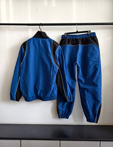 Servicio OEM al por Mayor, Conjunto de Chaqueta y Pantalones Cortavientos de Nailon Ecológico de Alta Calidad, Tallas Grandes, con Franja Reflectante, Ropa Deportiva - Product Image 3