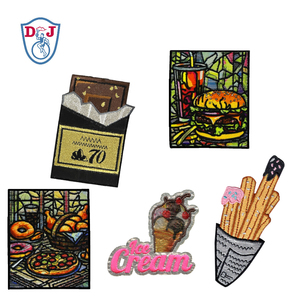 Parche de Tela Brillante con Bordado por Sublimación Personalizado Premium, Arte de la Cultura Americana Retro - Product Image 1