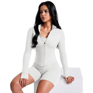 Veste de yoga courte pour femme, col montant, fermeture éclair intégrale, coupe ajustée, séchage rapide, mélange nylon-spandex, pour entraînement et superposition - Product Image 2