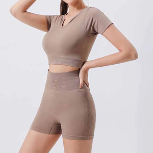 Ensemble 2 pièces : Crop top sans manches à col rond et dos nageur, et short taille haute dos nu, imprimé léopard/uni, sans couture, extensible, pour le yoga - Product Image 4
