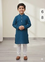 Ensemble Kurta Pajama pour garçons fabriqué en Inde avec des broderies Lakhnavi Chikankari pour les occasions spéciales et les célébrations, en vente