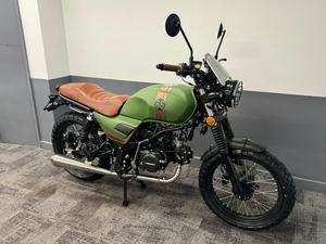 Más demandado: Nueva motocicleta Yamaha F60 Brute Leraner legal de 50 cc con transmisión, tijeras para el pelo - Product Image 2