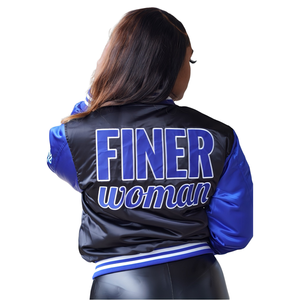 เสื้อแจ็คเก็ตบอมเบอร์ผู้หญิงรุ่นปี 1920 ของชมรมหญิงกรีก Zeta Phi Beta ผ้าซาติน สไตล์วาร์ซิตี้ แฟชั่นสตรีทแวร์ สีน้ำเงิน-ดำ แบบมีซิป - Product Image 2