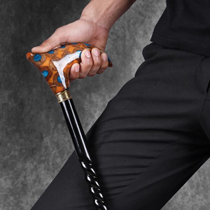Canne de marche de luxe en noyer avec finition lisse, bâton de marche en bois fait main pour hommes, hauteur réglable - Product Image 5