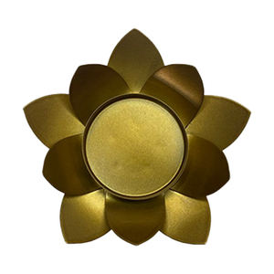 Porte-bougie en métal doré en forme de fleur de lotus, artisanal et unique, pour mariage et décoration intérieure, ensemble classique de 2, qualité supérieure, moderne et écologique - Product Image 2