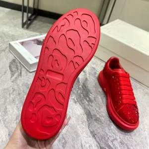 รองเท้าลำลองเพชรแดงคุณภาพสูงแบรนด์หรูรุ่นใหม่ พื้นหนา แฟชั่นหัวมน รองเท้ากีฬา รองเท้าเพชรสำหรับงานแต่งงานผู้หญิง - Product Image 3