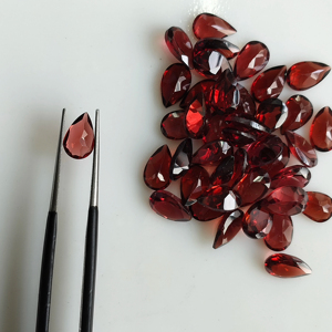 โกเมนสีแดงธรรมชาติ 8x5 มม. รูปทรงลูกแพร์ คุณภาพดีที่สุด พลอยหลวมสำหรับทำเครื่องประดับ - Product Image 3