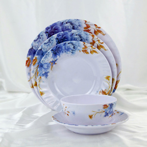 Ensemble d'assiettes rondes en mélamine, motif floral bleu et blanc, design de style assiette creuse pigmentée, pour fêtes et événements. - Product Image 4
