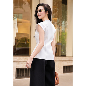 Chaleco Elegante Blanco Asimétrico para Mujer, con Mangas Cortas, Estilo Oficina, Moderno, Casual de Negocios, Marca YONA - Product Image 4