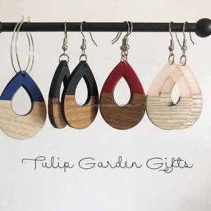 Pendientes colgantes de resina de madera ecológicos personalizados con el mejor diseño, joyería de Navidad hecha a mano bonita para moda festiva - Product Image 2