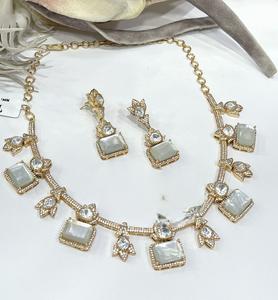 Elegante Juego de Collar y Pendientes de Moissanita con Acabado Dorado de Alta Calidad, Diseño Moderno, para Bodas, Colección para Mujer - Product Image 3