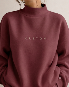 เสื้อสเวตเชิ้ตคอเต่าสีแดงเบอร์กันดีสำหรับผู้หญิง พิมพ์ลายตัวอักษรตามสั่ง ทรงหลวมสบาย ผ้าถักนิตติ้ง 100% ผ้าฝ้าย สไตล์สตรีทแวร์ สำหรับฤดูหนาวและฤดูใบไม้ร่วง - Product Image 1