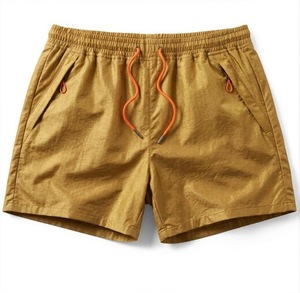 Shorts de course pour hommes personnalisés, écologiques, respirants, imperméables, d'été, taille mi-haute, avec poches, design en maille, fermeture élastique à la taille, unis - Product Image 2