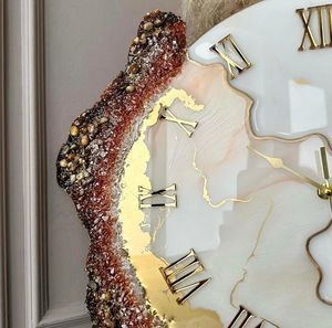 Horloge murale analogique moderne en résine de quartz, chiffres romains, décorative, irrégulière, pour salon et décoration intérieure - Product Image 5