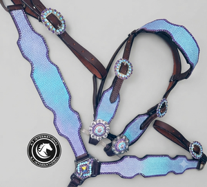 Silla de montar western con cabezada de cuero y pechera con incrustaciones de turquesa, conchos de cristal y detalles de piedra. - Product Image 4