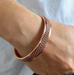 Bracelet ouvert ajustable, bijoux ayurvédiques traditionnels de guérison, motif câble torsadé, bracelet en métal antique - Product Image 5
