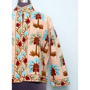 Veste en tissu Cotrise matelassé brodé de fleurs faites à la main, avec détails boutonnés, doublure en coton rayé, respirante, écologique, pour l'hiver - Product Image 2