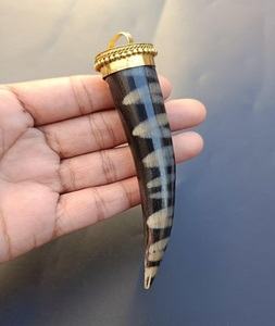 Colgante de Cuerno de Búfalo Natural Ecológico Hecho a Mano con Forma de Luna Creciente, Amuleto Tribal Bohemio Étnico para Creación de Joyería - Product Image 2
