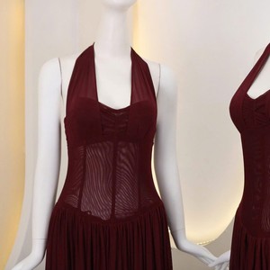 Vestido Maxi Borgoña con Cuello Halter, Plisado, Corte A, para Mujer, Elegante, de Noche, Sin Mangas, en Tela Crepé - Product Image 5