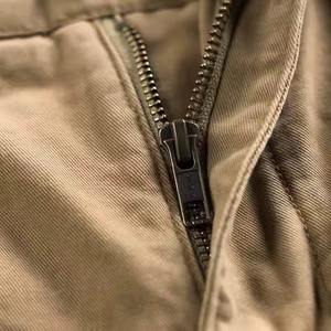 กางเกงขาสั้นผู้ชายแบบสั่งทำพิเศษ ความยาวระดับเข่า เอวยางยืด ผ้าฝ้ายออร์แกนิค คอร์ดูรอย แห้งเร็ว ระบายอากาศดี เป็นมิตรกับสิ่งแวดล้อม - Product Image 4