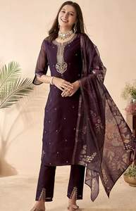 Ropa Étnica de Lujo para Eventos, Azul, Rosa, Morado, Venta al Por Mayor, Conjunto de Traje de Mujer Bordado en Seda Vichitra para Compra al Por Mayor - Product Image 5