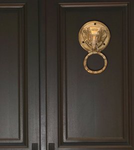 Battant de porte en laiton antique en forme d'éléphant avec plaque arrière ronde ornée, battant de porte en laiton artisanal vintage en forme de tête d'éléphant indien - Product Image 6