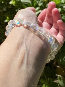 8,5mm Natürliches Regenbogen-Mondstein-Armband Blau Schimmernder Edelstein Perlen-Stretch-Schmuck Juni Geburtsstein Großhandelslieferant - Product Image 4