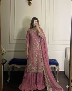Salwar Kameez Rosa para Mujer con Bordado Dorado, Traje de Boda Tradicional Largo hasta el Suelo, Corte Holgado y Elástico, Estilo India-Pakistán - Product Image 1