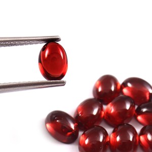 Lot en gros de cabochons ovales en grenat rouge naturel 5x7 mm, dos plat, calibrés, pierres précieuses en vrac pour la fabrication de bijoux - Product Image 2