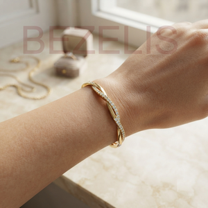 Impresionante Brazalete Sostenible con Banda Trenzada y Diamantes Cultivados en Laboratorio, Diseño Geométrico Moderno, Accesorio de Lujo en Oro Amarillo Premium - Product Image 2