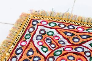 Vintage Banjara Yoke Miroir Travail Patch Appliques Broderie Tissu Artisanal Décoré avec Strass pour la Conception de Vêtements - Product Image 4