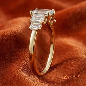 Anillo de Boda de Moissanita con Corte Esmeralda Chapado en Oro de 14K, Joyería de Lujo para Novia, Regalo para Uso Diario de Mujer, Estilo Moderno y Brillante de EE. UU. - Product Image 3