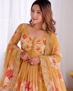 ชุดเดรส Anarkali ผ้าออร์แกนซ่าเนื้อนุ่มสำหรับผู้หญิง ประดับด้วยลูกปัดเย็บมือ พร้อมผ้าคลุมไหล่ผ้าไหมเนย ทรงปกติ รุ่น WSP 1407 - Product Image 6