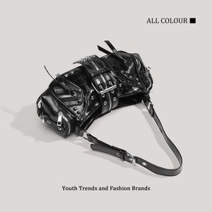 Borsa a Tracolla da Donna Stile Moto Retrò in Pelle Lucida Cilindrica con Multi Cerniera e Rivetti, Stile Gotico Millennium Street - Product Image 2