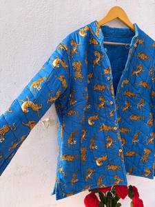 เสื้อแจ็คเก็ตแม็กซี่แบบมีฮู้ด ผ้ากำมะหยี่พิมพ์ลายเสือสีน้ำเงิน แบบสองด้าน ติดกระดุมมาตรฐาน ทำด้วยมือ เป็นมิตรกับสิ่งแวดล้อม สำหรับผู้หญิง - Product Image 2