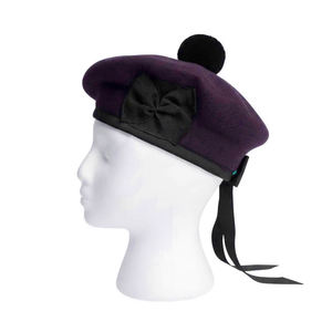 Chapeau Balmoral traditionnel écossais 2026 en laine violet prune avec nœud en velours noir et pompon noir uni - Product Image 1