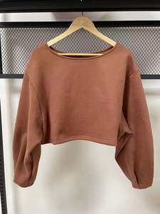 Sudadera Corta Oversize de Felpa para Mujer con Logotipo Frontal y Cuello Redondo con Borde Crudo, Color Personalizado - Product Image 6