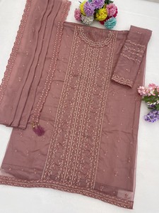 Dhwaja Export - Ensemble semi-couture en mousseline avec broderie fil et travail de sequins, style moderne pour mariages et occasions festives - Product Image 6