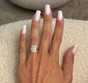 Anillo de Boda de Diamante Cultivado en Laboratorio de 5 Quilates con Corte Esmeralda en Oro Amarillo de 14K Premium para Mujer, Certificado IGI F VVS2 3.5GM - Product Image 4